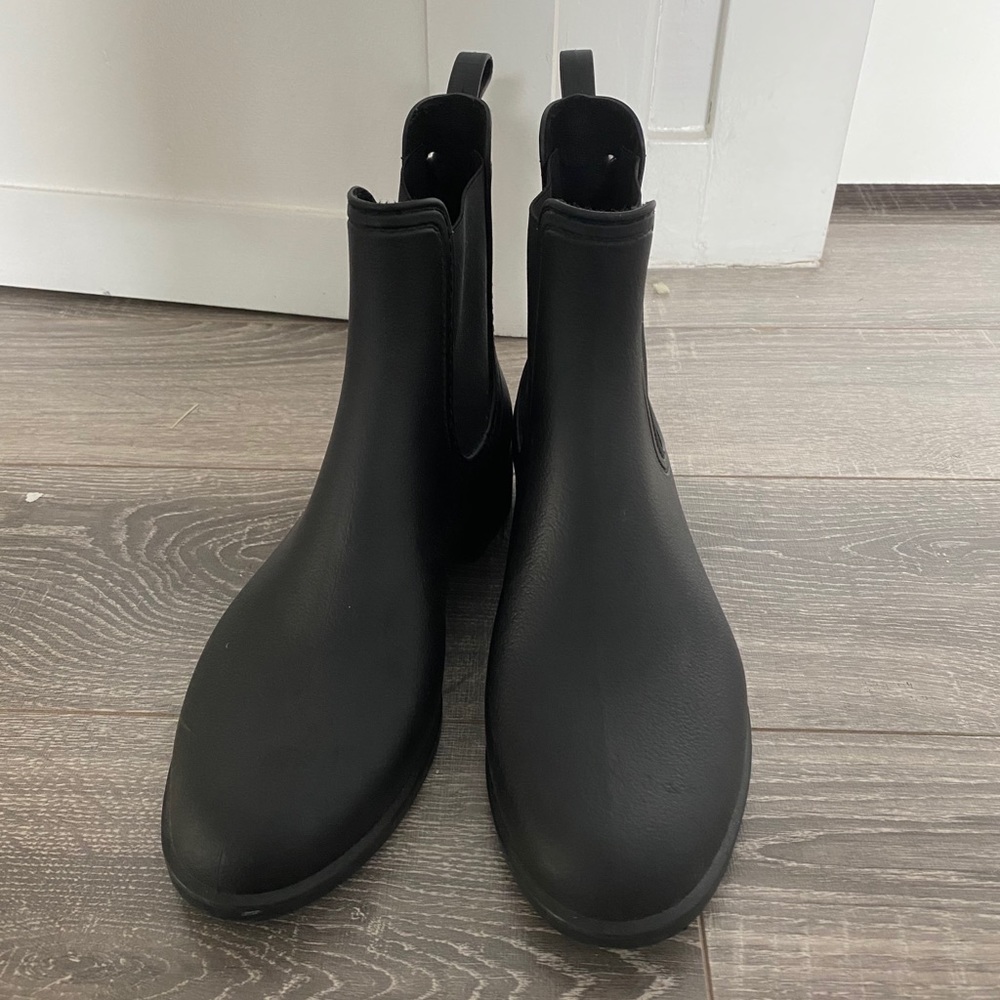 Black Rainboots